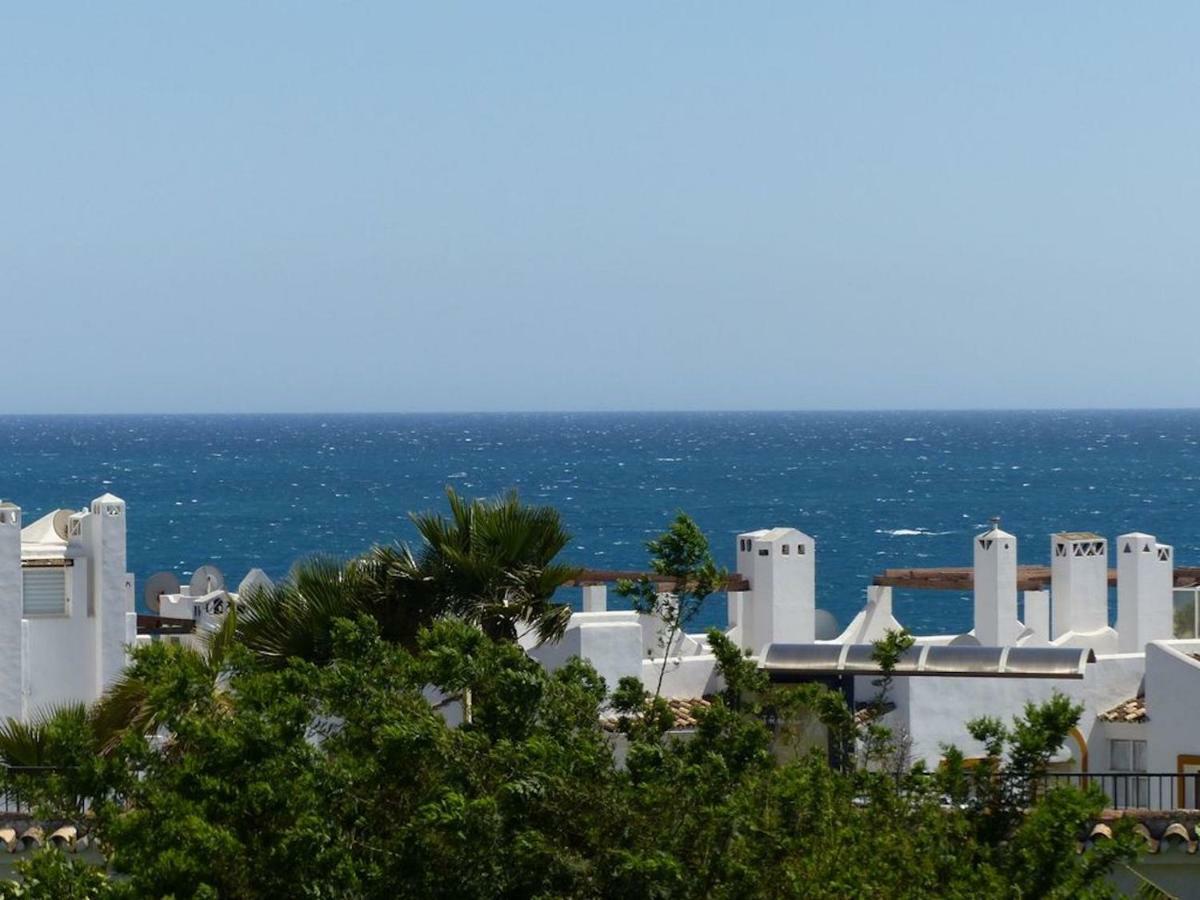 Apartment, 2 Bedrooms, On The Beach, With Pool, Sea Views And Garden -- Included, Parking & Wifi * Benalmádena